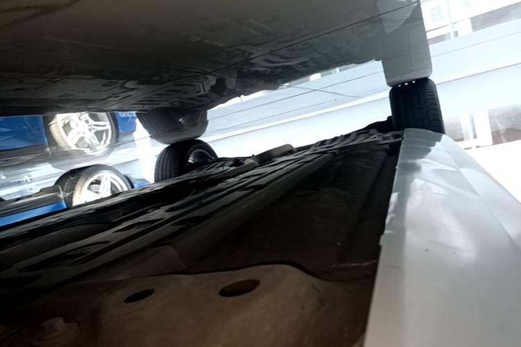 Used Volvo V90 2020 Cross Country T5 AWD Smart Range Edition Right Side Sill