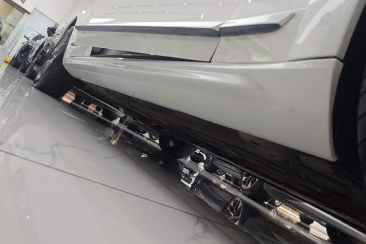 Used Volvo V90 2020 Cross Country T5 AWD Smart Range Edition Right Side Sill