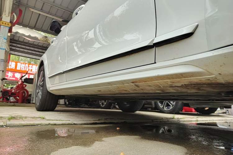 Used Volvo V90 2020 Facelifted Cross Country T5 AWD Zhiyuan Edition Right Side Sill