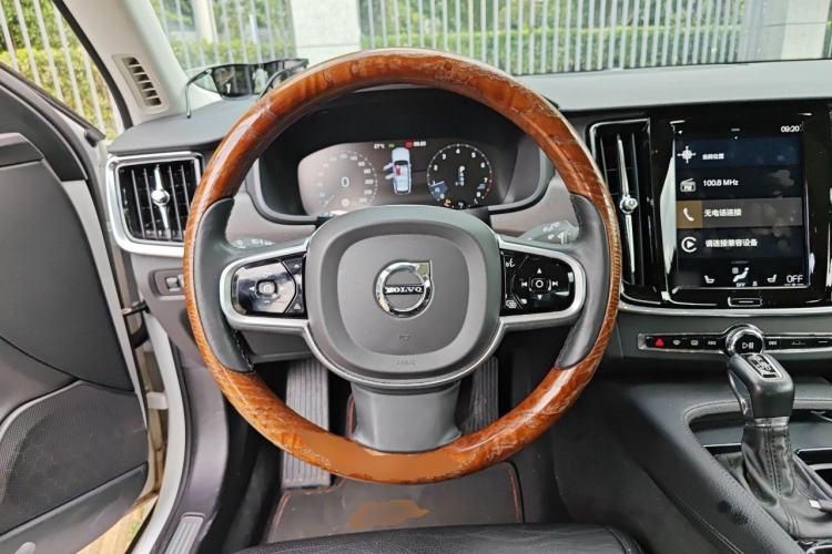 Used Volvo V90 2020 Cross Country T5 AWD Smart Range Edition Steering Wheel