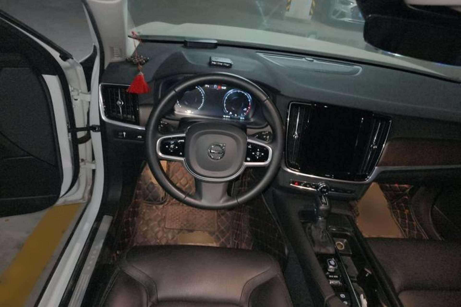 Used Volvo V90 2020 Cross Country T5 AWD Smart Range Edition Steering Wheel