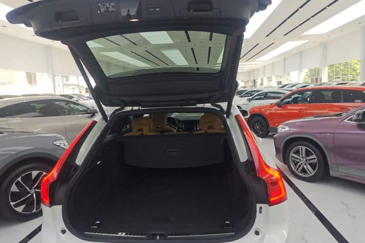 Used Volvo V90 2020 Cross Country T5 AWD Smart Range Edition Trunk