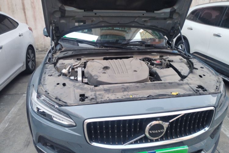 Used Volvo V90 2021 Cross Country B5 AWD Smart Range Edition Engine Bay Right
