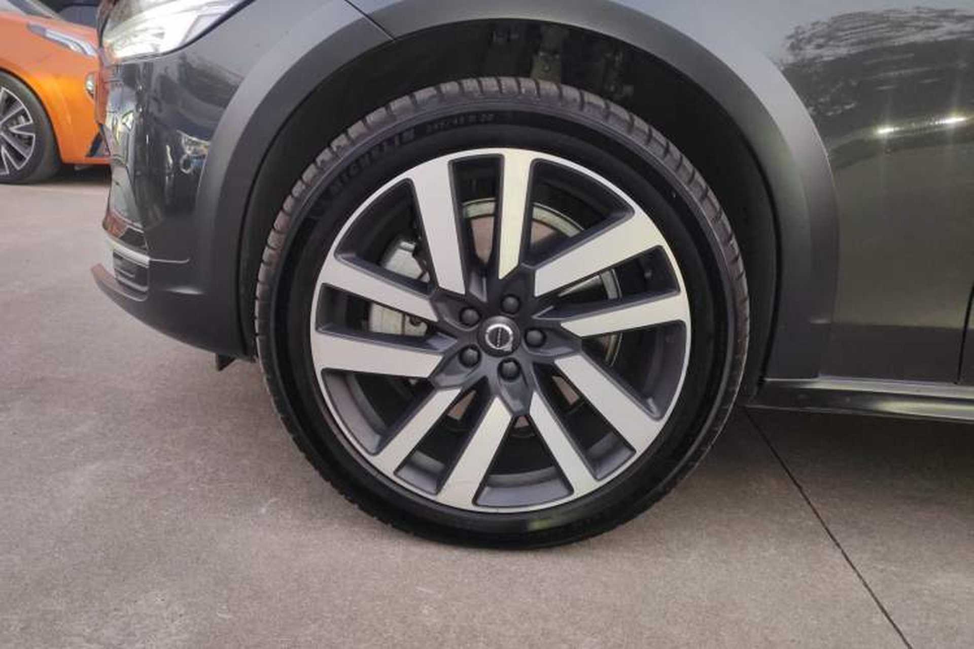 Used Volvo V90 2021 Cross Country B5 AWD Prestige Edition Exterior 7
