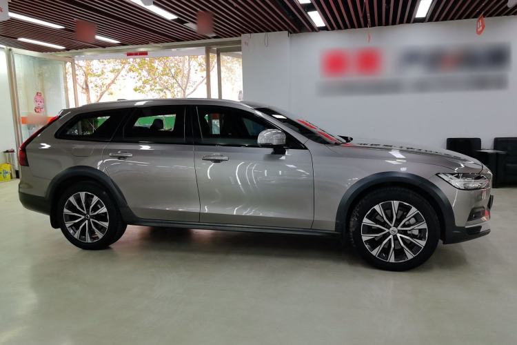 Used Volvo V90 2021 Cross Country B5 AWD Smart Range Edition Exterior 2