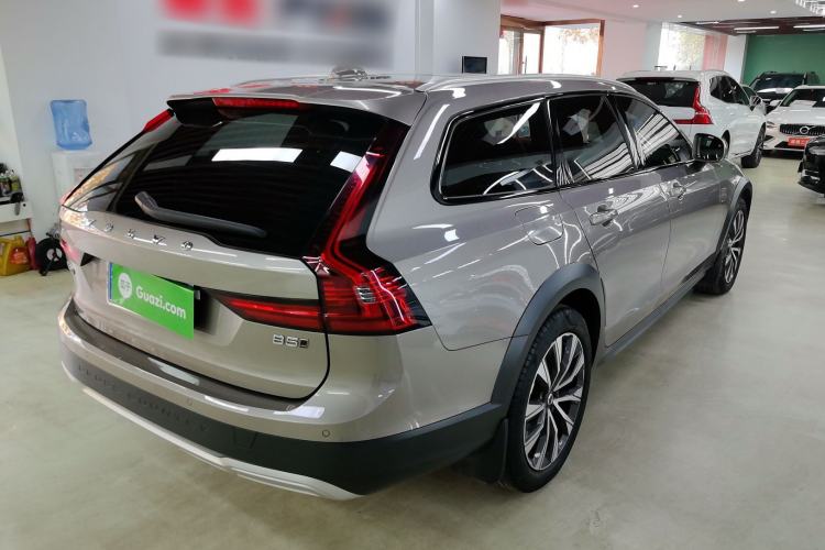 Used Volvo V90 2021 Cross Country B5 AWD Smart Range Edition Exterior 3
