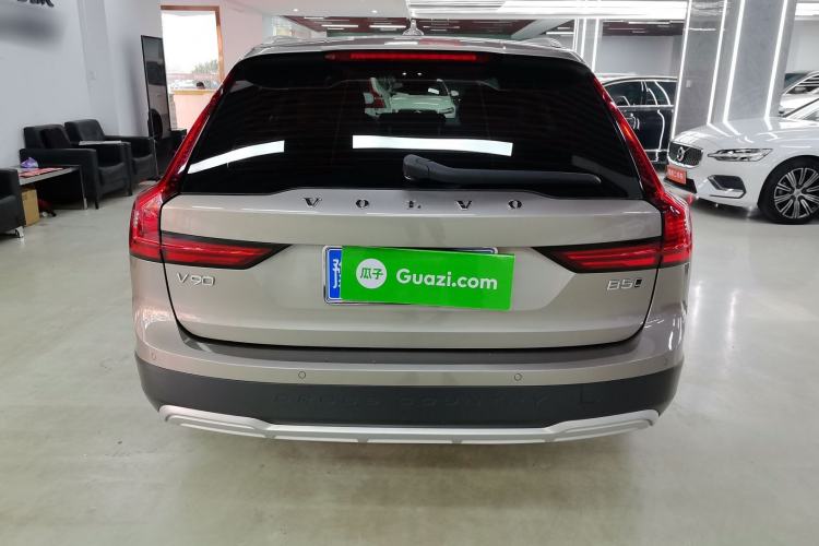 Used Volvo V90 2021 Cross Country B5 AWD Smart Range Edition Exterior 4