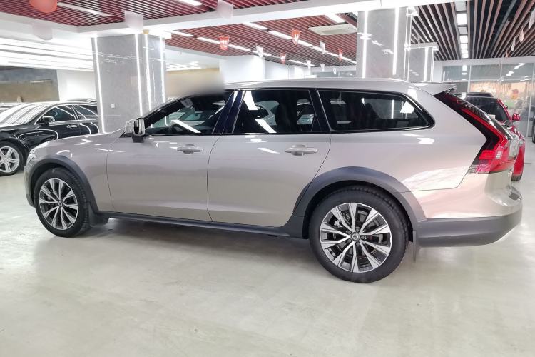 Used Volvo V90 2021 Cross Country B5 AWD Smart Range Edition Exterior 5