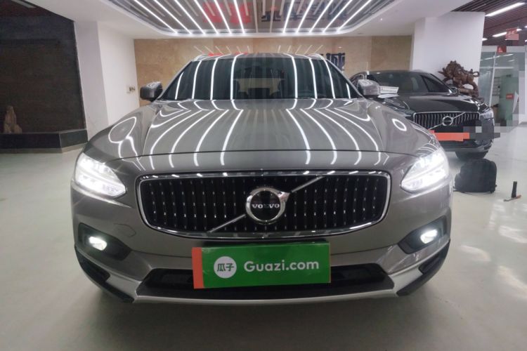 Used Volvo V90 2021 Cross Country B5 AWD Smart Range Edition Front