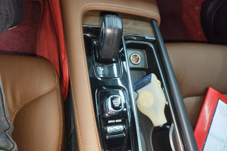Used Volvo V90 2021 Cross Country B5 AWD Smart Range Edition Gear Lever