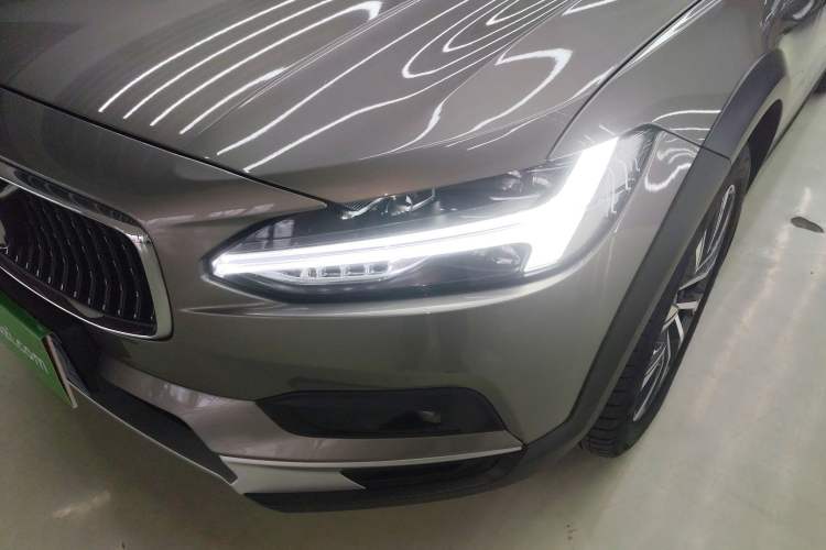 Used Volvo V90 2021 Cross Country B5 AWD Smart Range Edition Left Front Headlight