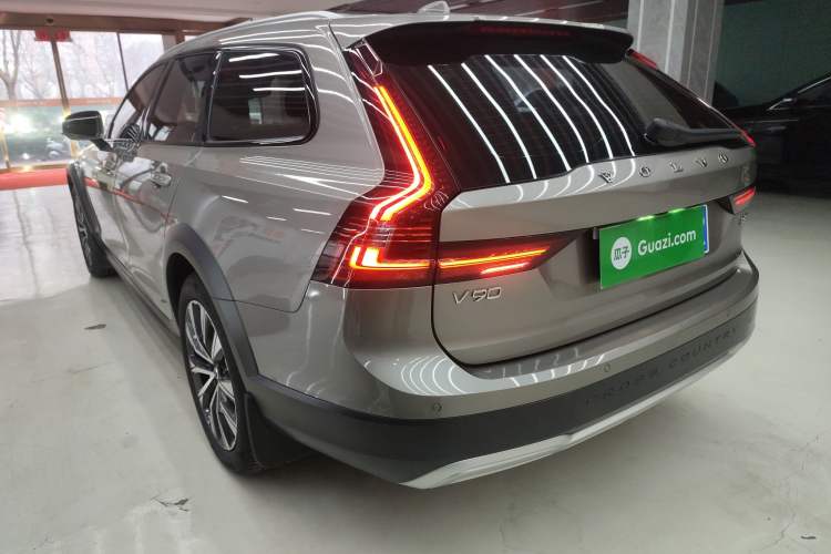 Used Volvo V90 2021 Cross Country B5 AWD Smart Range Edition Rear Left 45 Deg
