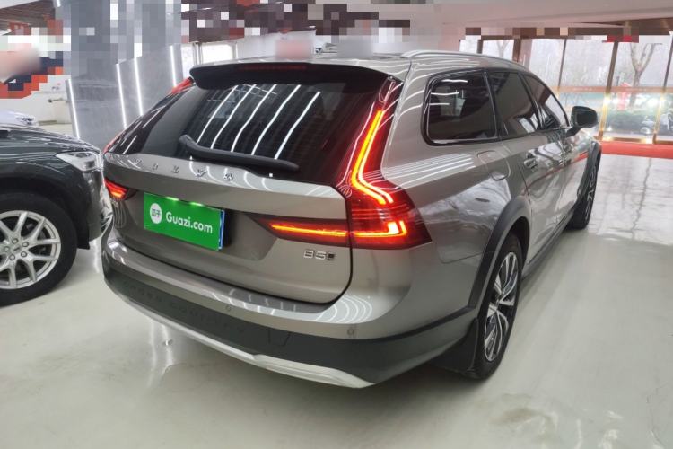 Used Volvo V90 2021 Cross Country B5 AWD Smart Range Edition Rear Right 45 Deg