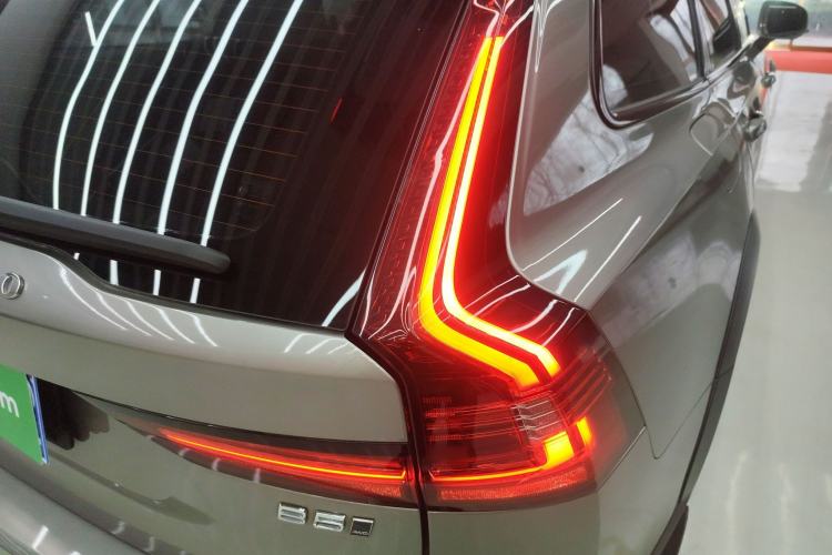 Used Volvo V90 2021 Cross Country B5 AWD Smart Range Edition Right Rear Taillight