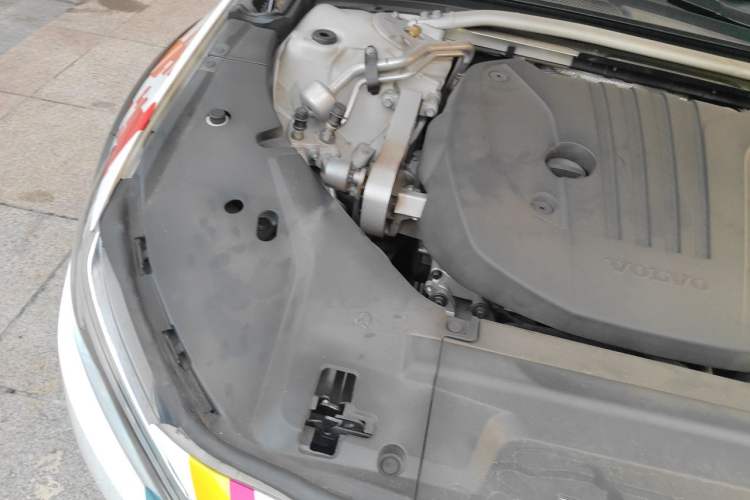 Used Volvo V90 2021 Cross Country B5 AWD Smart Range Edition Engine Bay Right