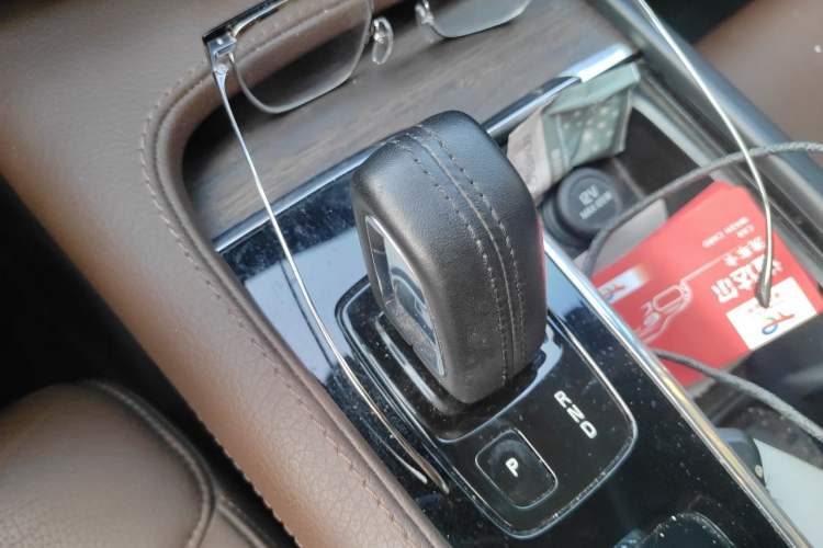 Used Volvo V90 2021 Cross Country B5 AWD Smart Range Edition Gear Lever