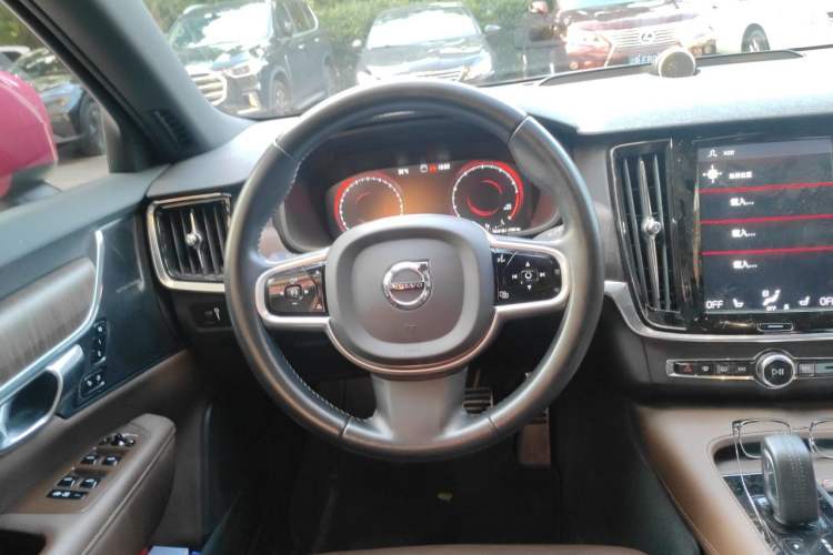 Used Volvo V90 2021 Cross Country B5 AWD Smart Range Edition Steering Wheel
