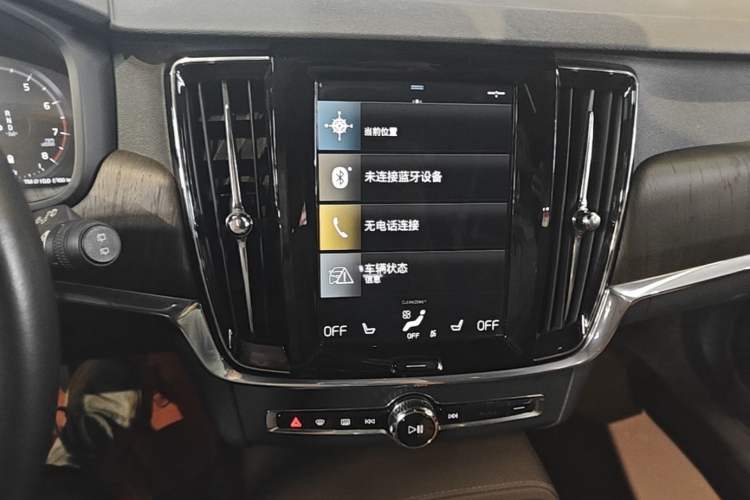 Used Volvo V90 2021 Cross Country B5 AWD Smart Range Edition Audio And AC Panel