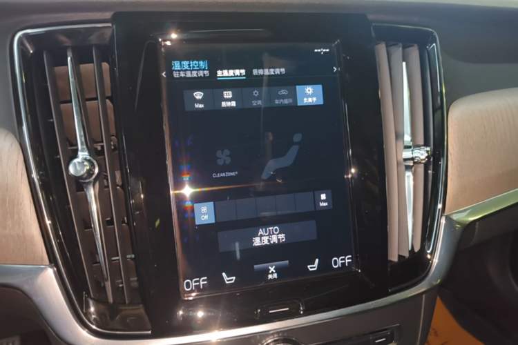 Used Volvo V90 2021 Cross Country B5 AWD Smart Range Edition Audio And AC Panel