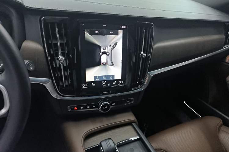 Used Volvo V90 2021 Cross Country B5 AWD Prestige Edition Audio And AC Panel
