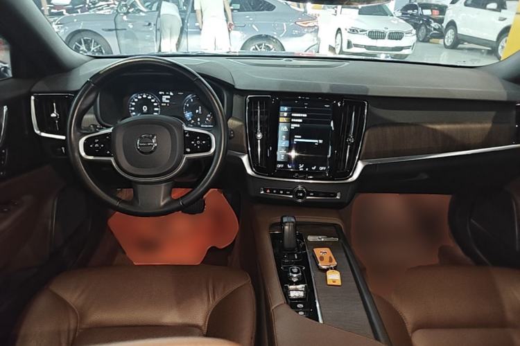 Used Volvo V90 2021 Cross Country B5 AWD Smart Range Edition Center Console