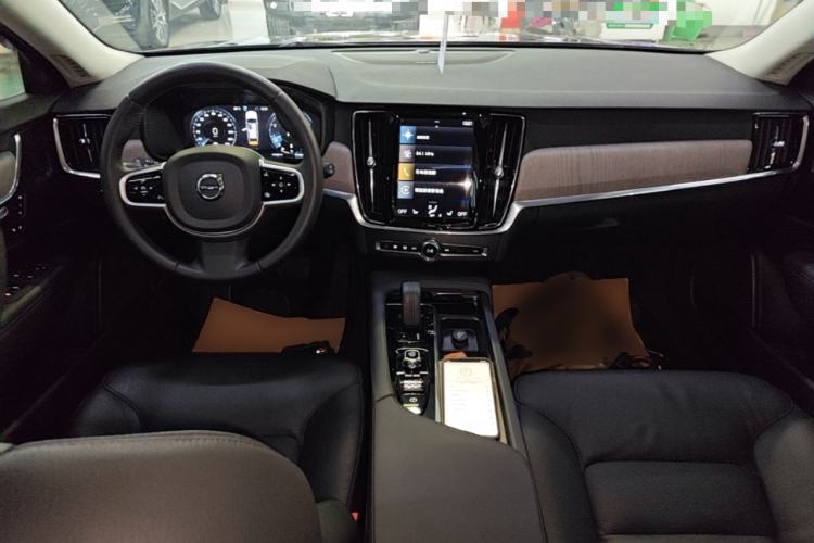 Used Volvo V90 2021 Cross Country B5 AWD Smart Range Edition Center Console