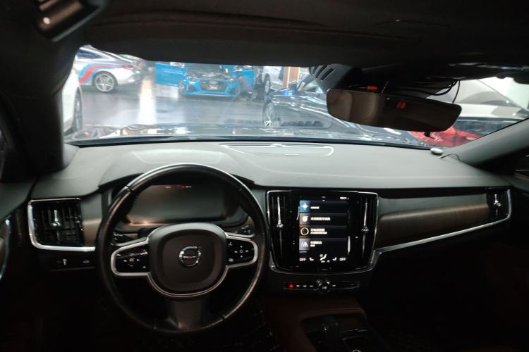 Used Volvo V90 2021 Cross Country B5 AWD Smart Range Edition Center Console