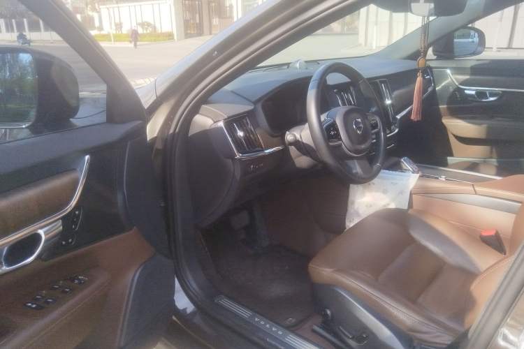 Used Volvo V90 2021 Cross Country B5 AWD Smart Range Edition Driver Seat