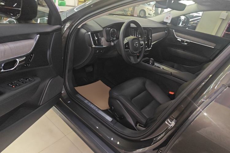 Used Volvo V90 2021 Cross Country B5 AWD Smart Range Edition Driver Seat