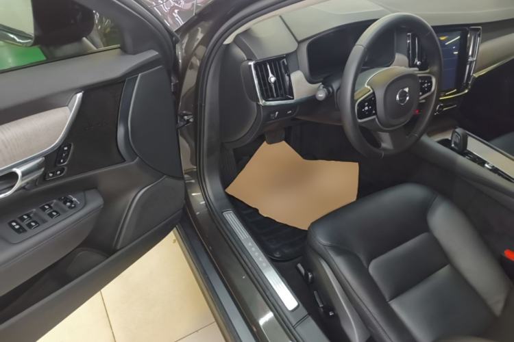 Used Volvo V90 2021 Cross Country B5 AWD Smart Range Edition Driver Seat