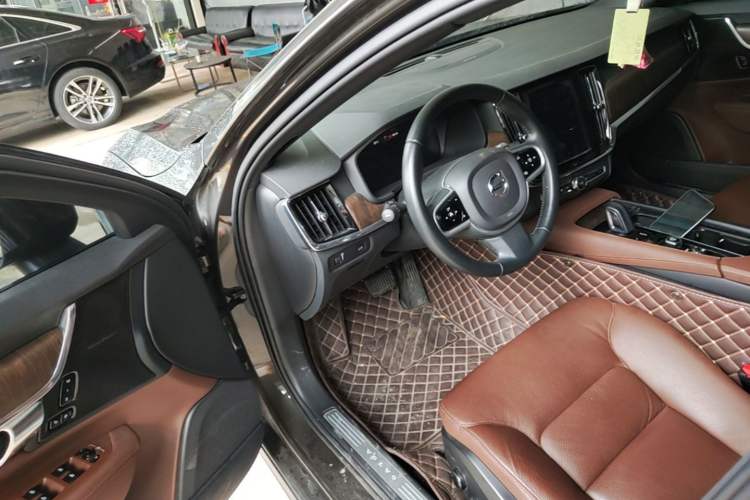 Used Volvo V90 2021 Cross Country B5 AWD Smart Range Edition Driver Seat