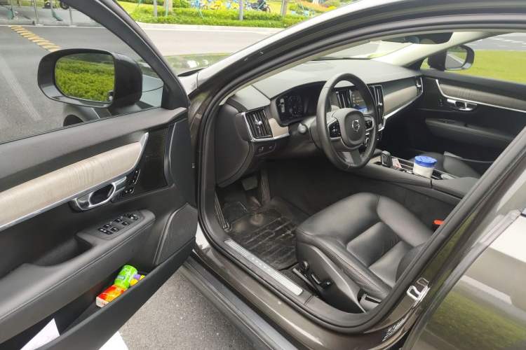 Used Volvo V90 2021 Cross Country B5 AWD Smart Range Edition Driver Seat