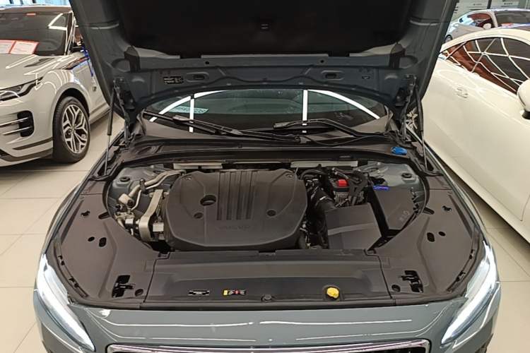 Used Volvo V90 2021 Cross Country B5 AWD Smart Range Edition Engine Bay