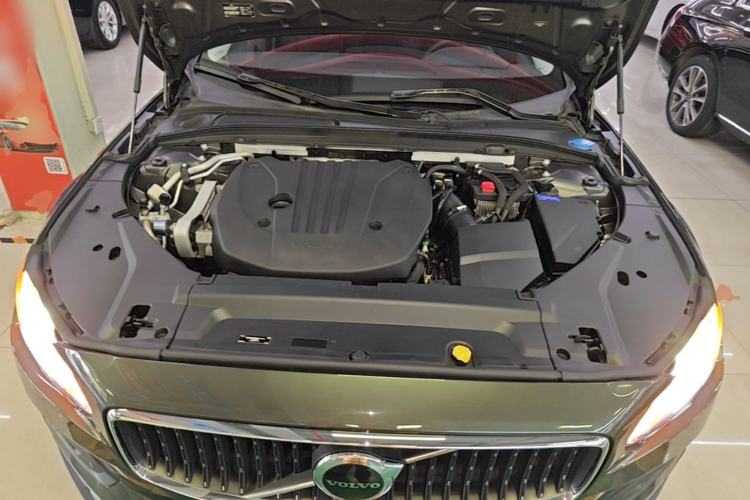 Used Volvo V90 2021 Cross Country B5 AWD Smart Range Edition Engine Bay