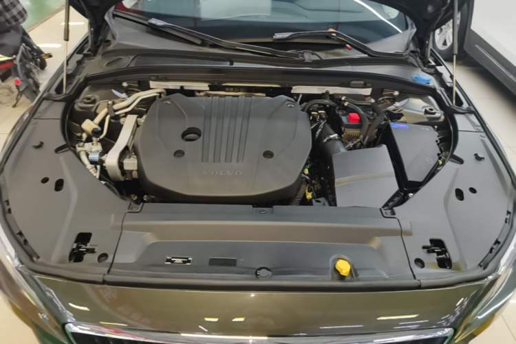 Used Volvo V90 2021 Cross Country B5 AWD Smart Range Edition Engine Bay