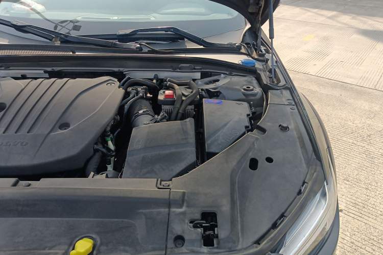 Used Volvo V90 2021 Cross Country B5 AWD Smart Range Edition Engine Bay Left