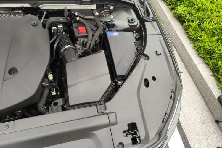 Used Volvo V90 2021 Cross Country B5 AWD Smart Range Edition Engine Bay Left