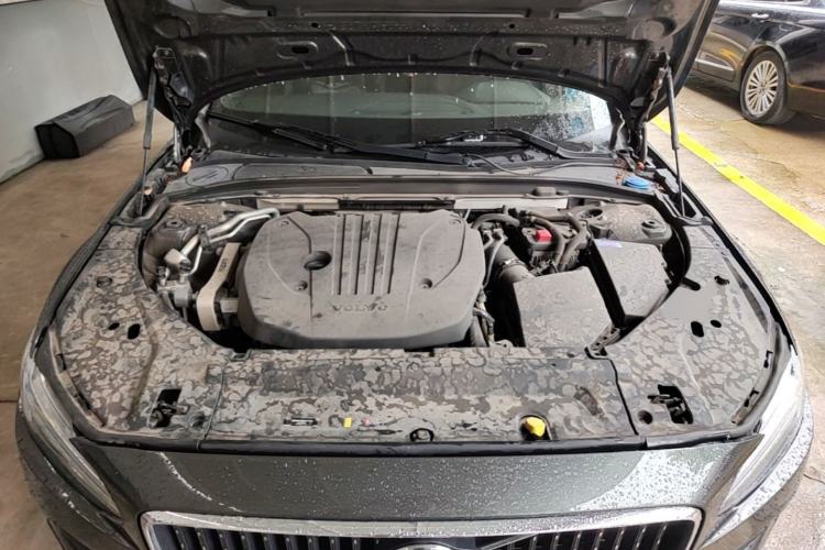 Used Volvo V90 2021 Cross Country B5 AWD Smart Range Edition Engine Bay
