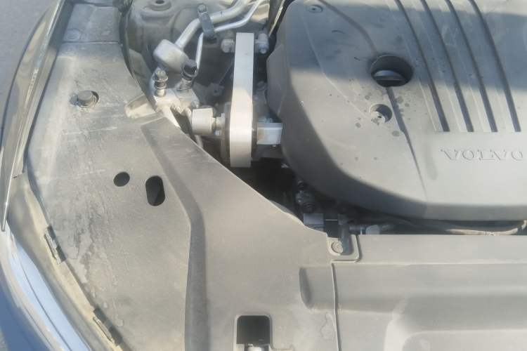 Used Volvo V90 2021 Cross Country B5 AWD Smart Range Edition Engine Bay Right