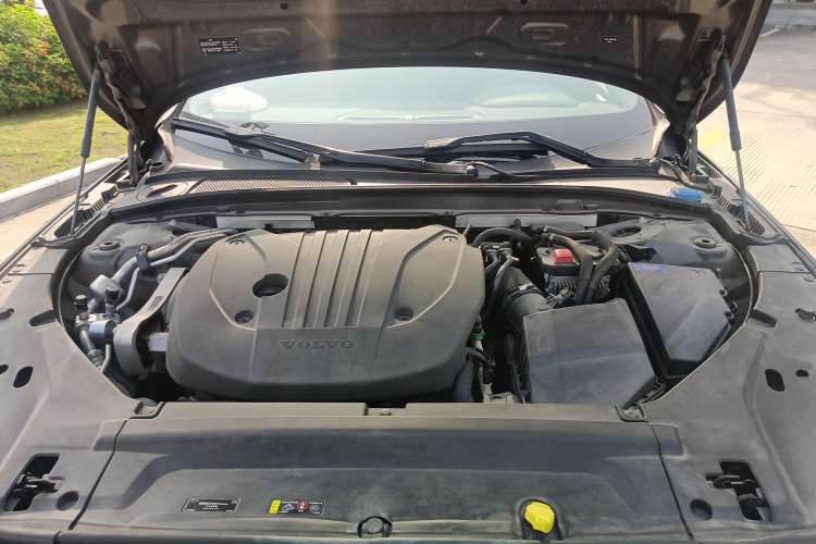 Used Volvo V90 2021 Cross Country B5 AWD Smart Range Edition Engine Bay