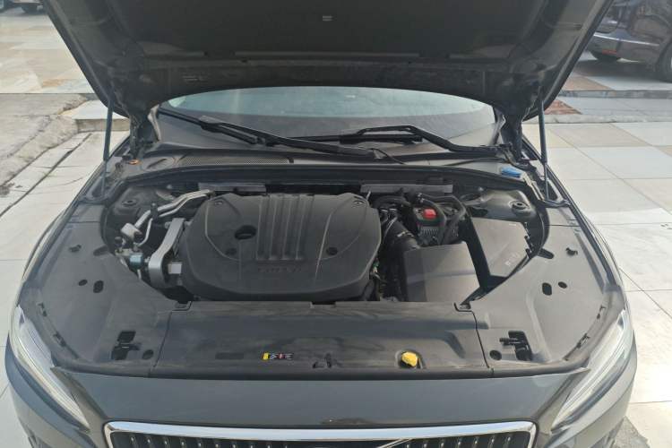 Used Volvo V90 2021 Cross Country B5 AWD Smart Range Edition Engine Bay