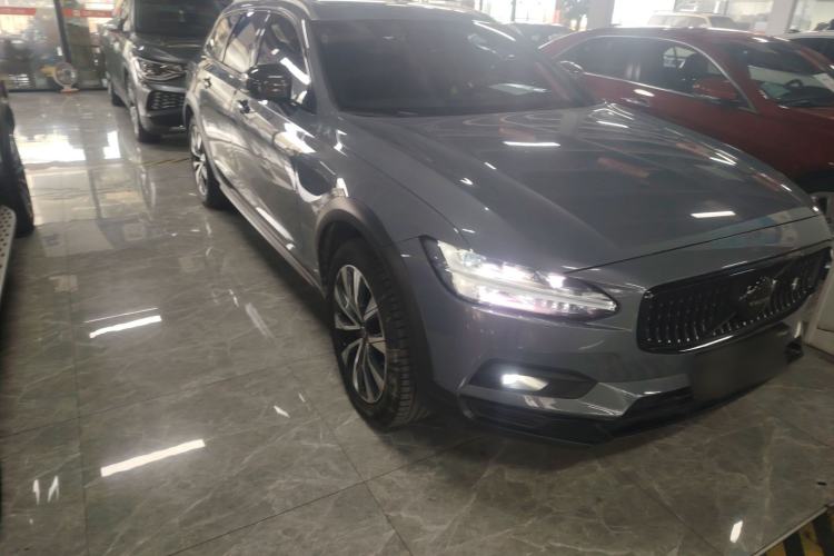Used Volvo V90 2021 Cross Country B5 AWD Smart Range Edition Exterior 2