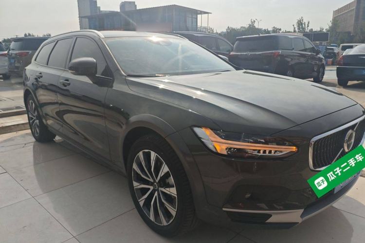 Used Volvo V90 2021 Cross Country B5 AWD Smart Range Edition Exterior 2