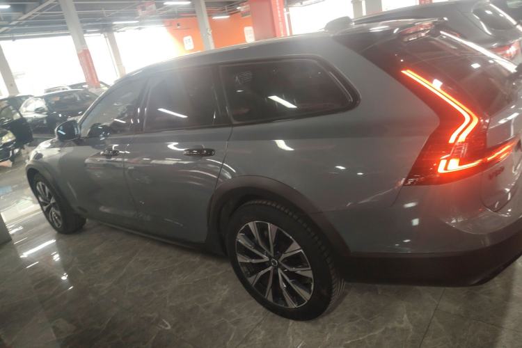 Used Volvo V90 2021 Cross Country B5 AWD Smart Range Edition Exterior 3