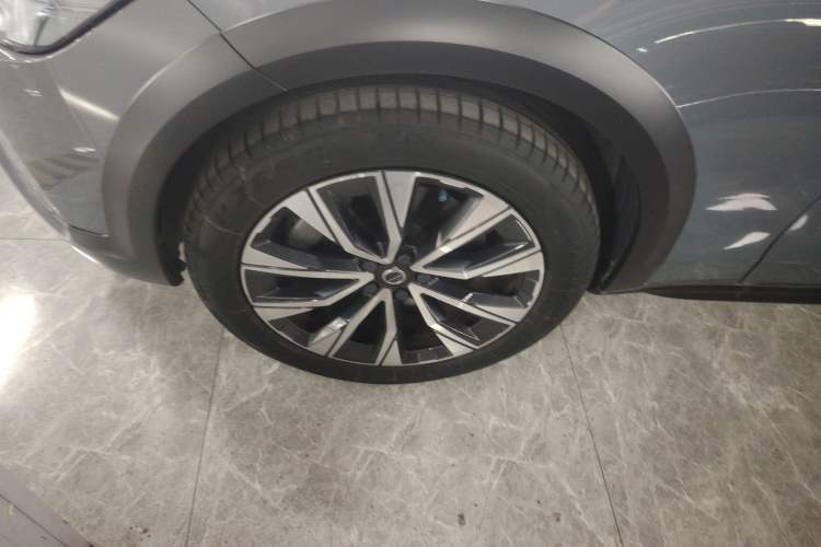 Used Volvo V90 2021 Cross Country B5 AWD Smart Range Edition Exterior 7