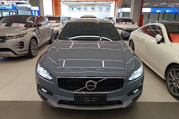 Used Volvo V90 2021 Cross Country B5 AWD Smart Range Edition Front