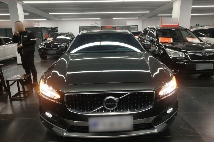 Used Volvo V90 2021 Cross Country B5 AWD Smart Range Edition Front