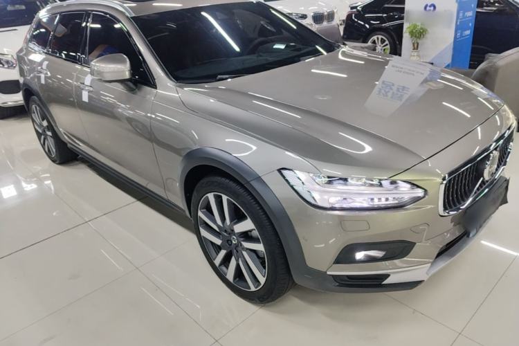 Used Volvo V90 2021 Cross Country B5 AWD Prestige Edition Front Right 45 Deg