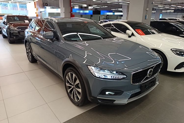 Used Volvo V90 2021 Cross Country B5 AWD Smart Range Edition Front Right 45 Deg