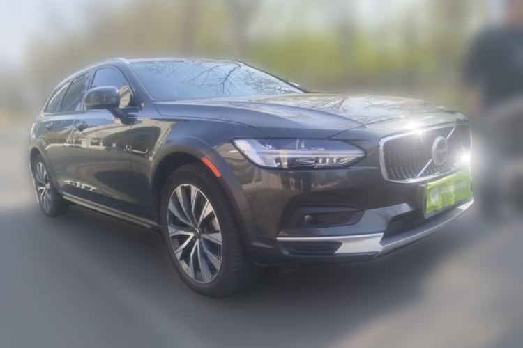 Used Volvo V90 2021 Cross Country B5 AWD Smart Range Edition Front Right 45 Deg